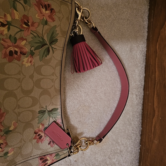 Coach signature canvas pink lily purse with iPhone case. - Picture 7 of 9